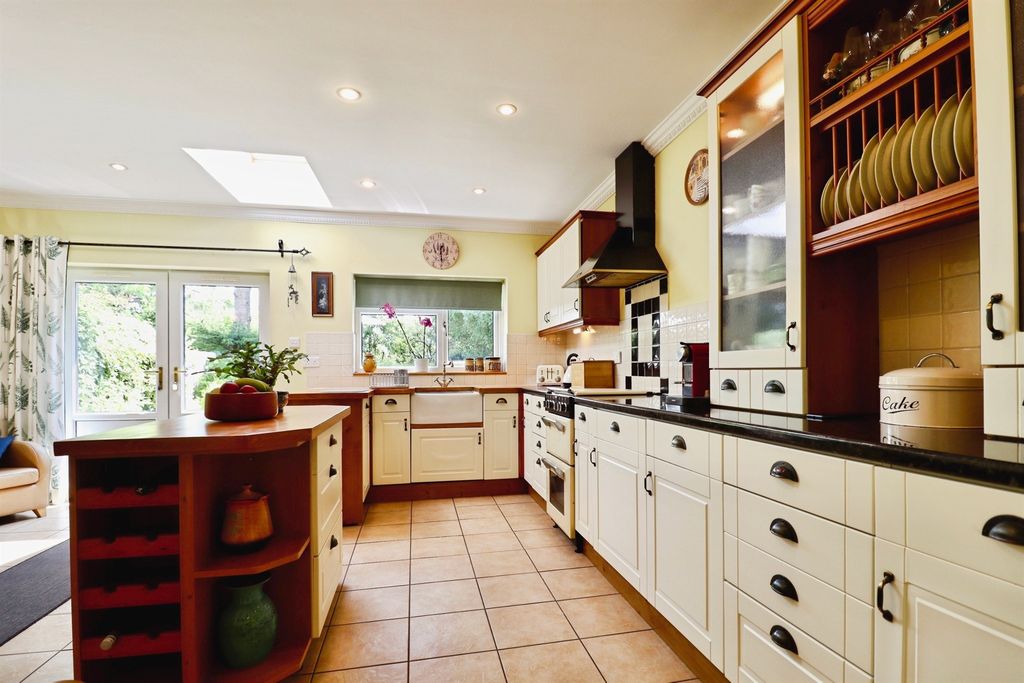 Property photo 3 of 17
