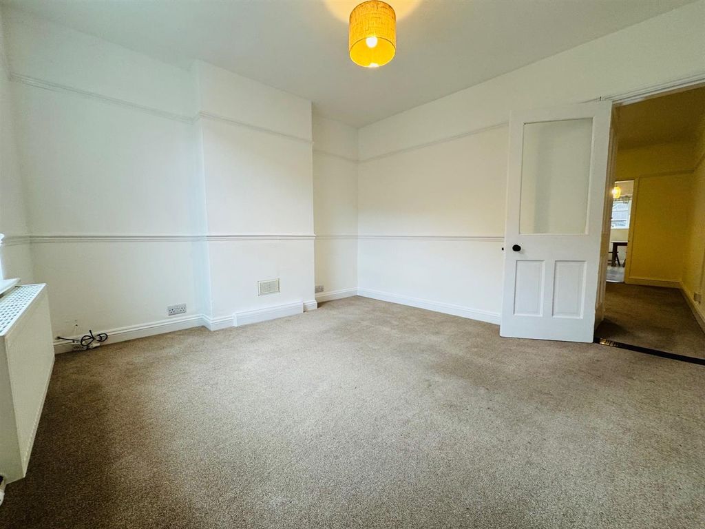 Property photo 2 of 15 Lounge: