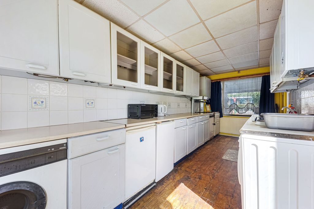 Property photo 2 of 31