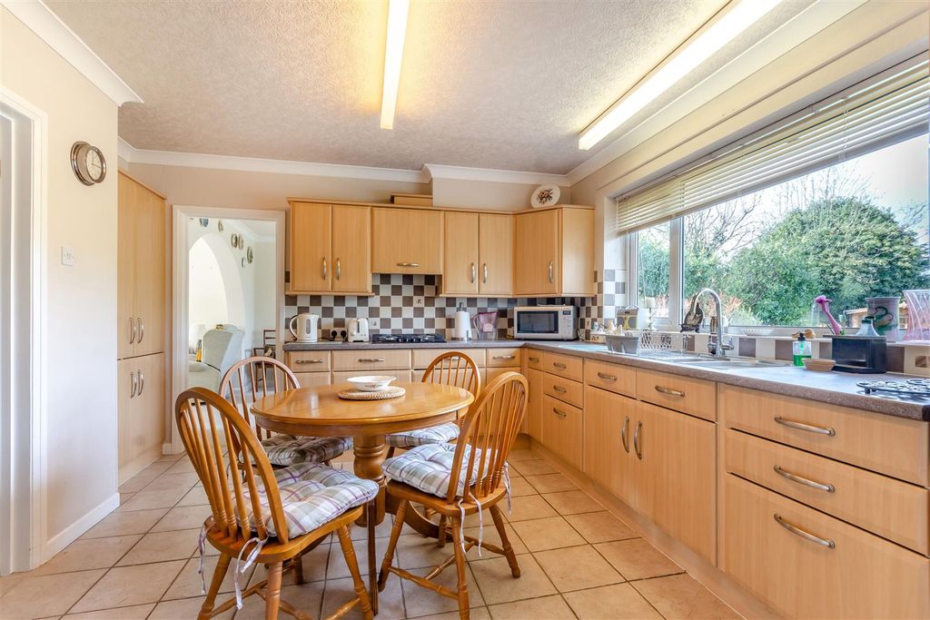 Property photo 3 of 36 8683795-Interior14.Jpg