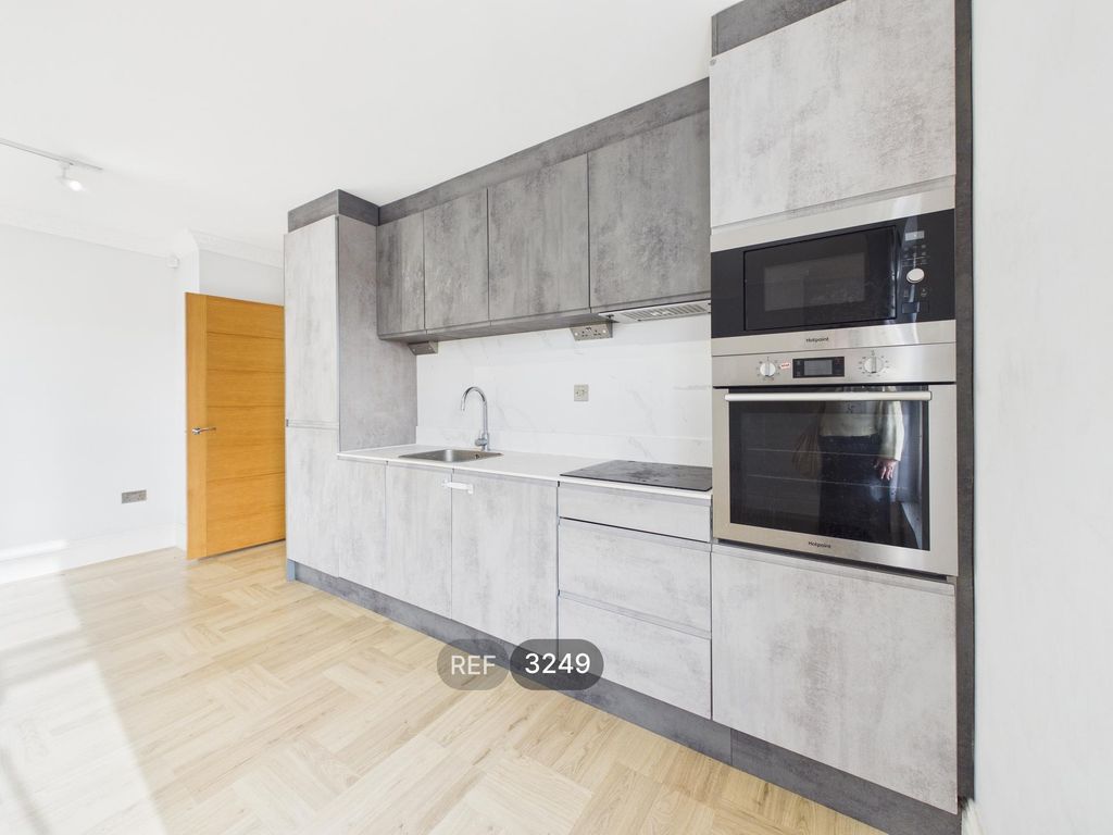 Property photo 3 of 17 Kitchen / Living Area