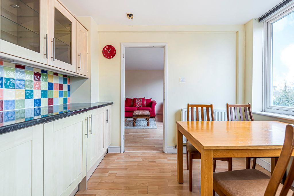 Property photo 3 of 11 Kitchen