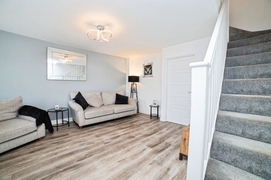 Property photo 2 of 15 Lounge