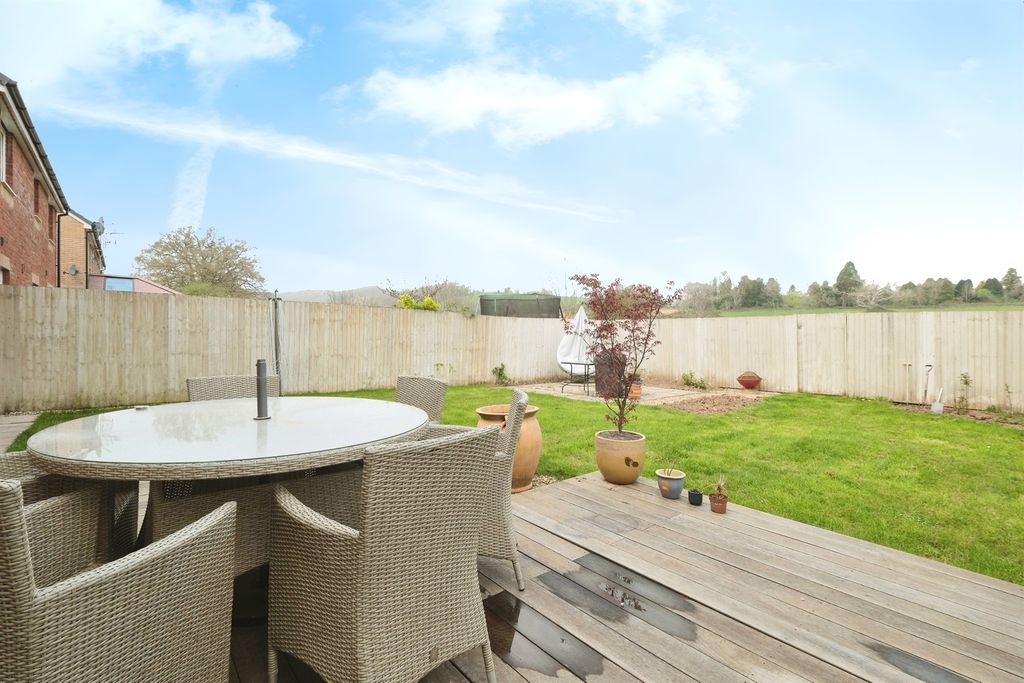 Property photo 2 of 31