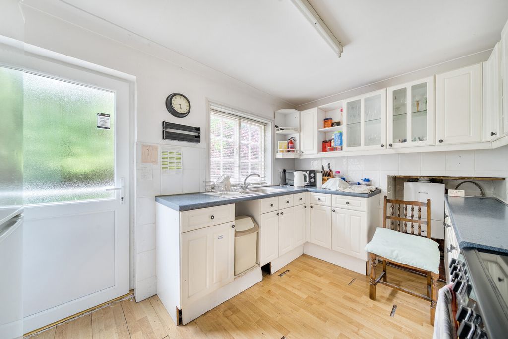 Property photo 3 of 12 1-69Fb0E325Ca26-1...