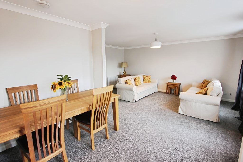 Property photo 1 of 11 Lounge / Diner