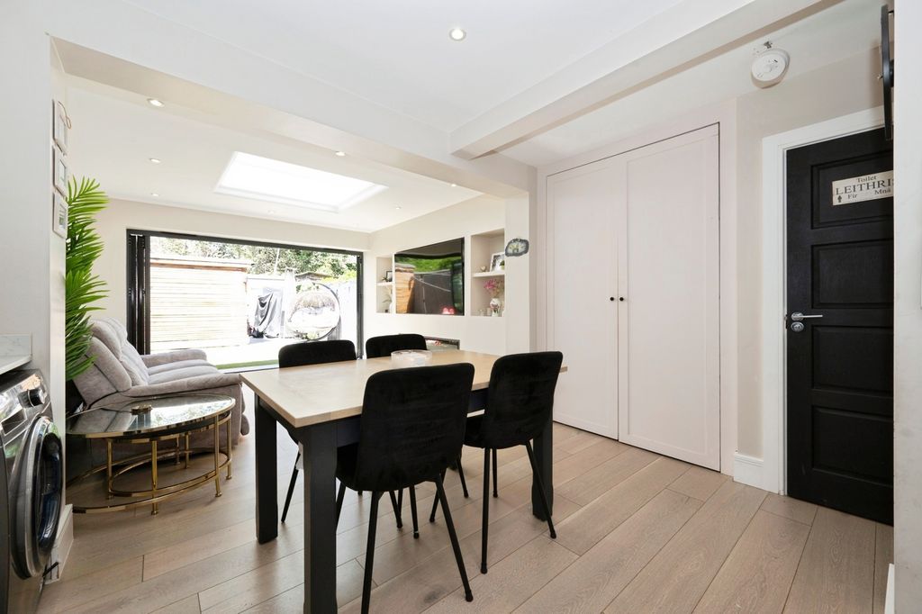 Property photo 3 of 23 Dining Area