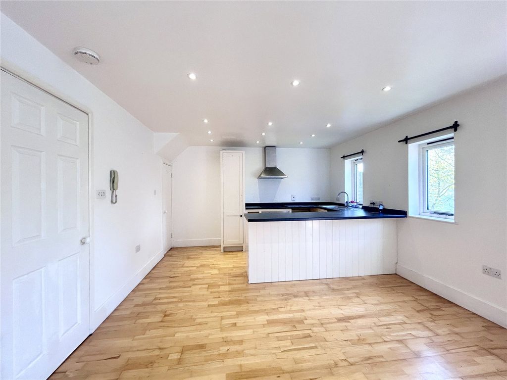Property photo 2 of 9 Picture No. 21