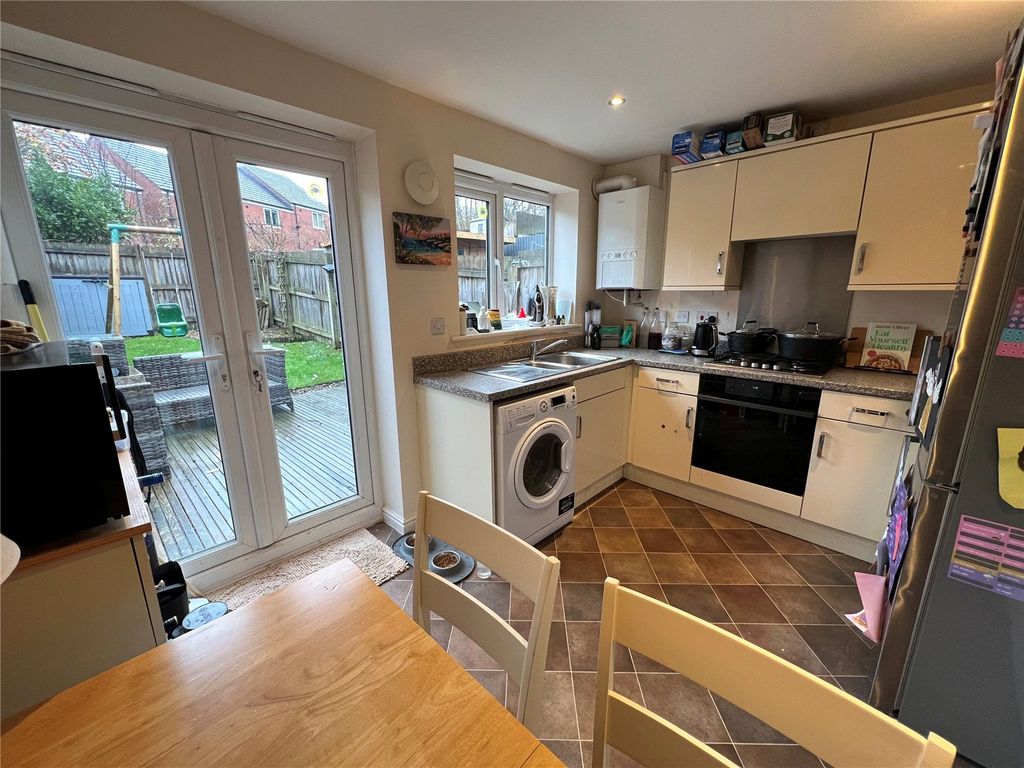 Property photo 2 of 8 Kitchen