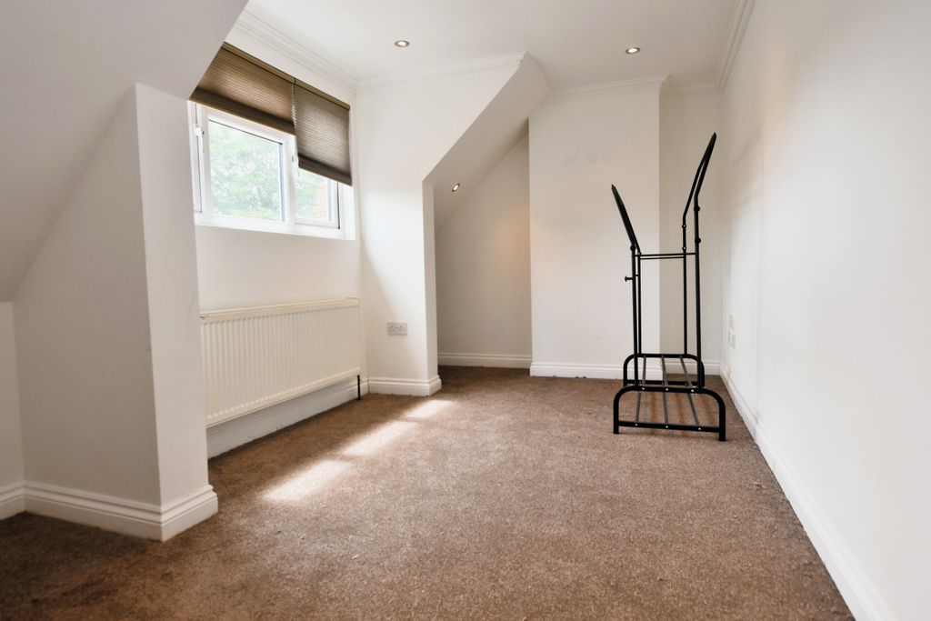Property photo 3 of 6 1