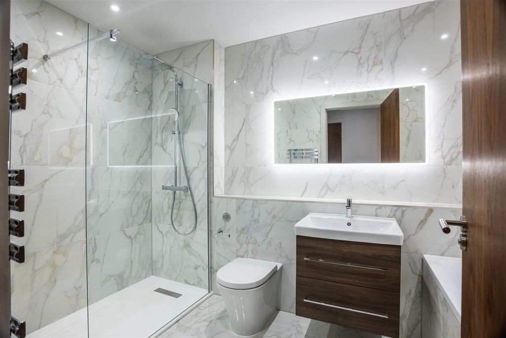 Property photo 3 of 11 00006.Jpg