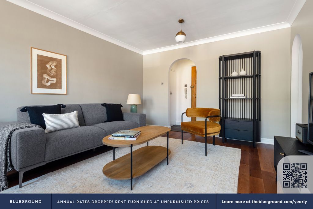 Property photo 3 of 21 Living Room