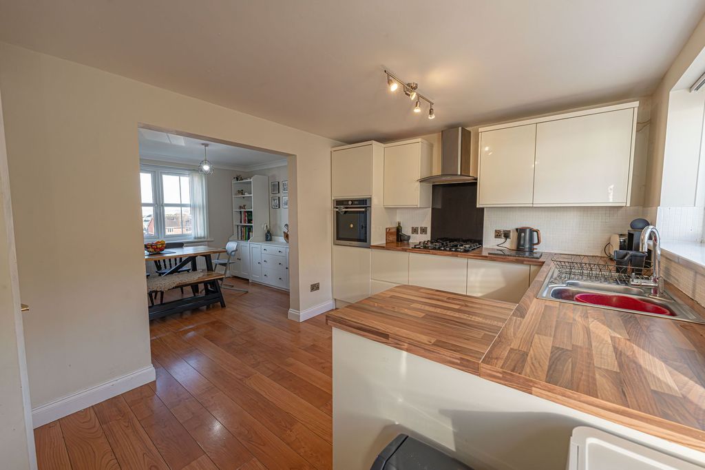 Property photo 2 of 43