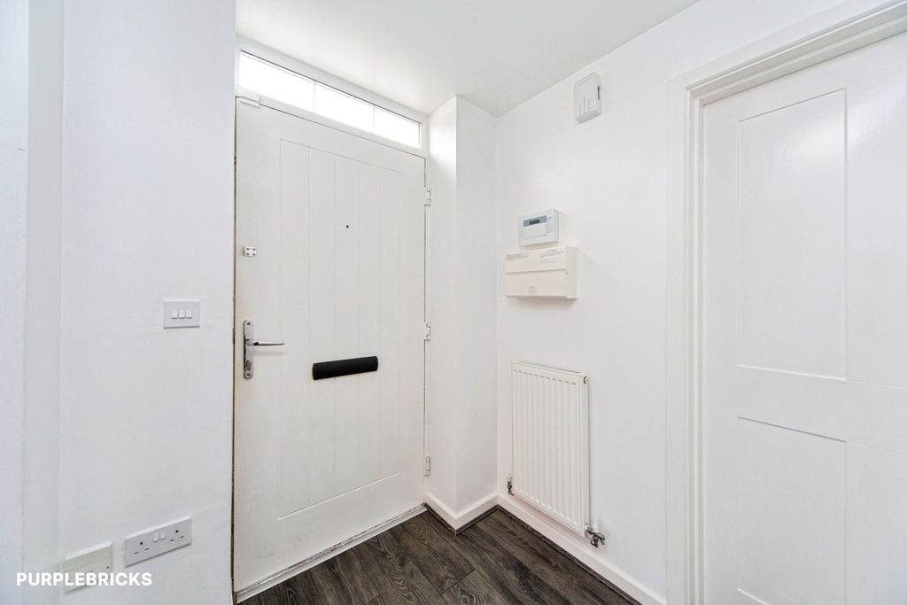 Property photo 2 of 32