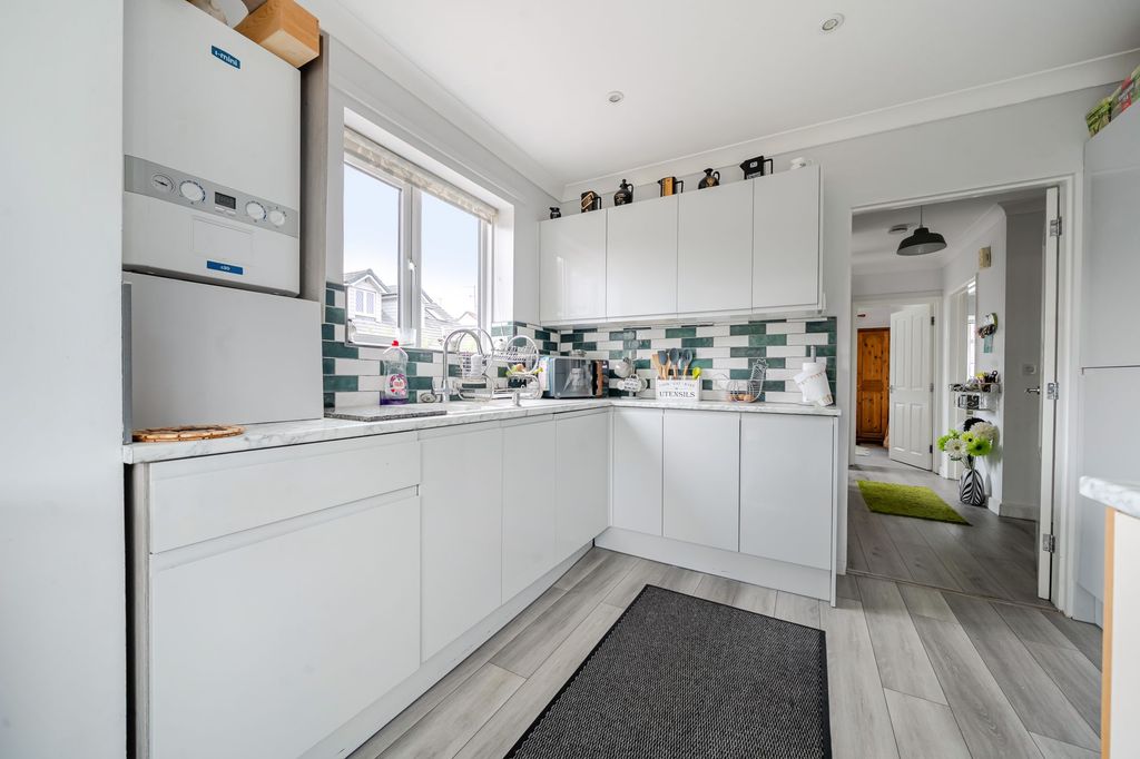 Property photo 3 of 14 Kitchen