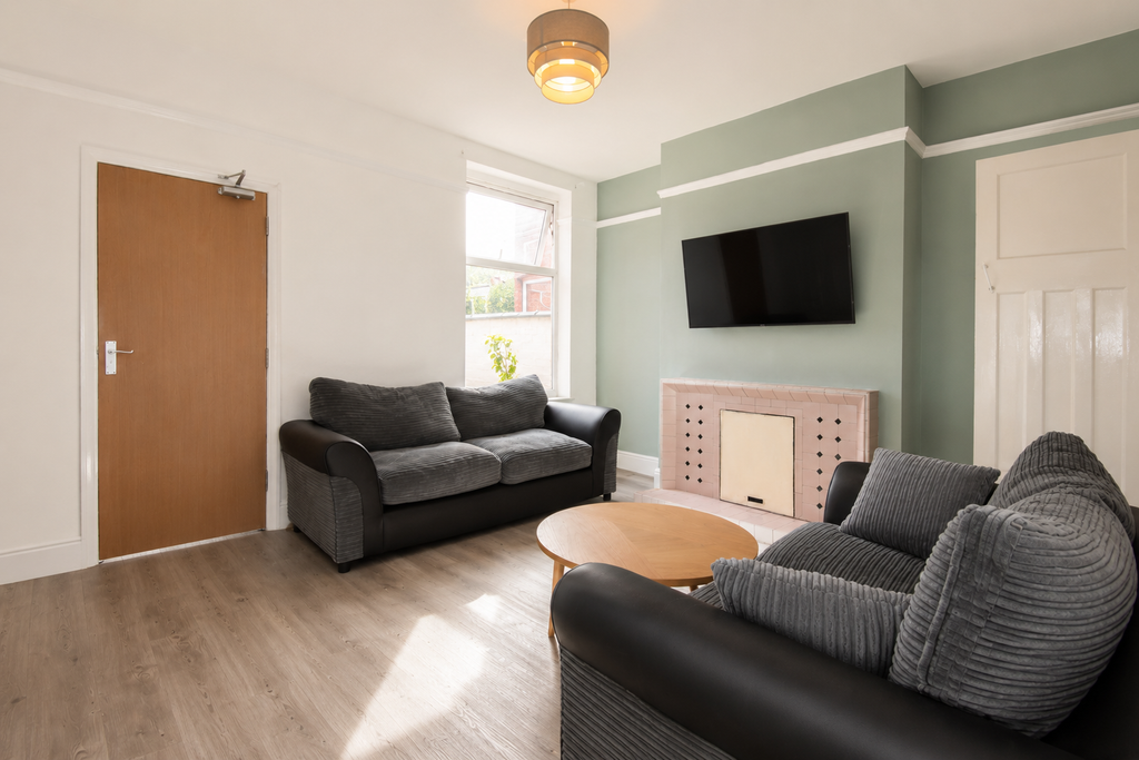 Property photo 1 of 7 liv1