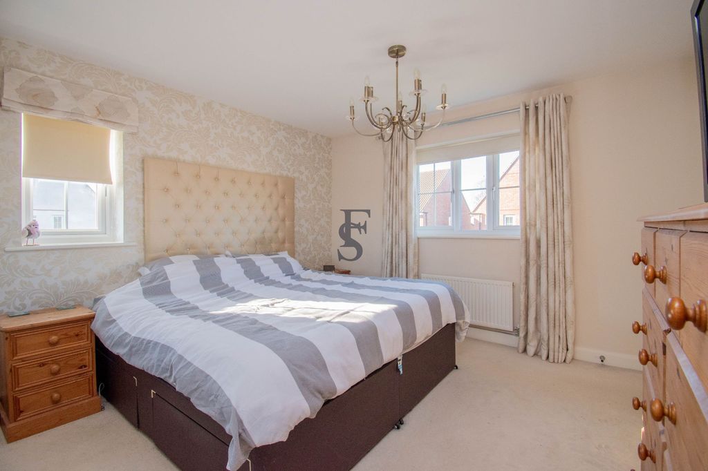 Property photo 2 of 21