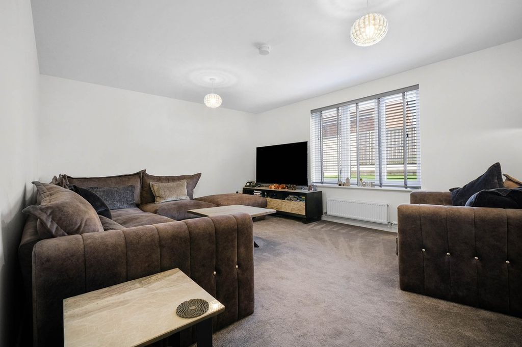 Property photo 3 of 23