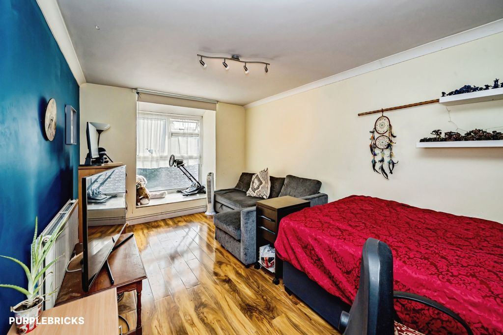 Property photo 3 of 12