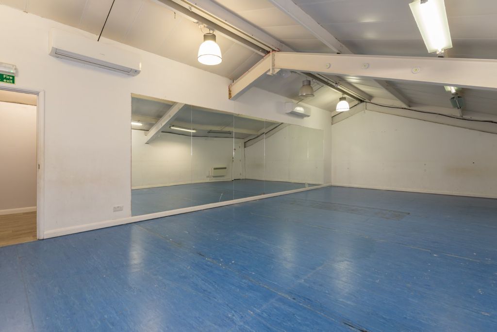 Property photo 2 of 7 Picture No. 14