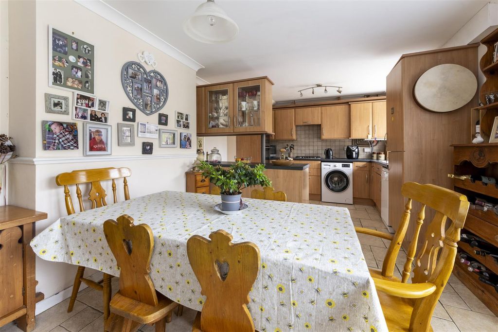 Property photo 3 of 20 Kitchen/Diner