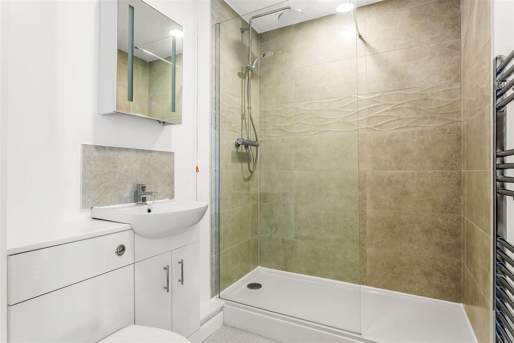 Property photo 3 of 13 24-Beatrice-Lodge-7.Jpg