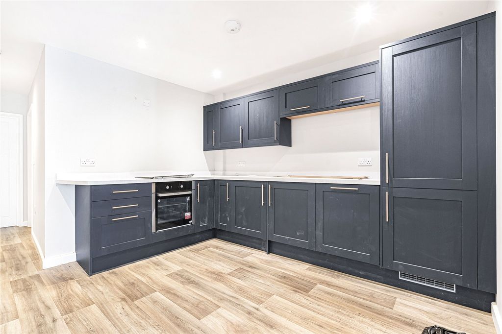 Property photo 3 of 16 1 Ashcroft