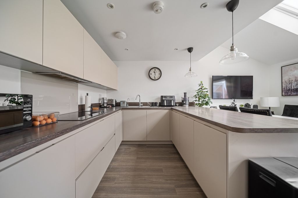Property photo 3 of 17 4286894