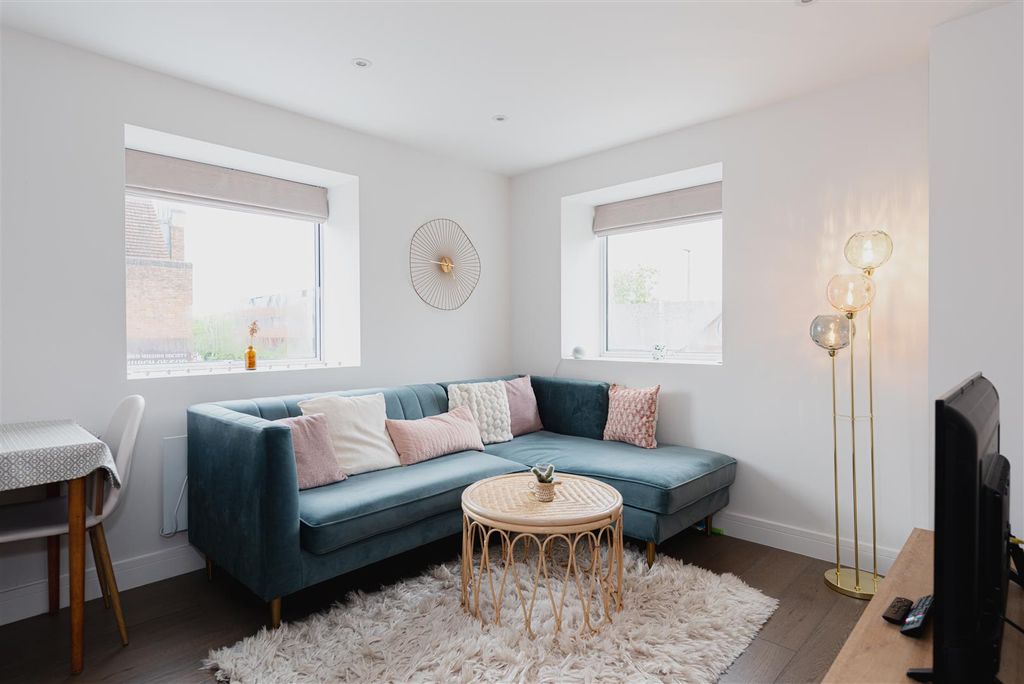 Property photo 3 of 13 Glen House