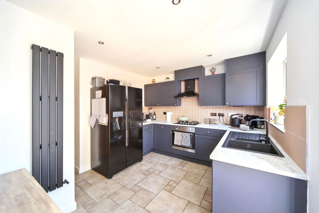 Property photo 2 of 23