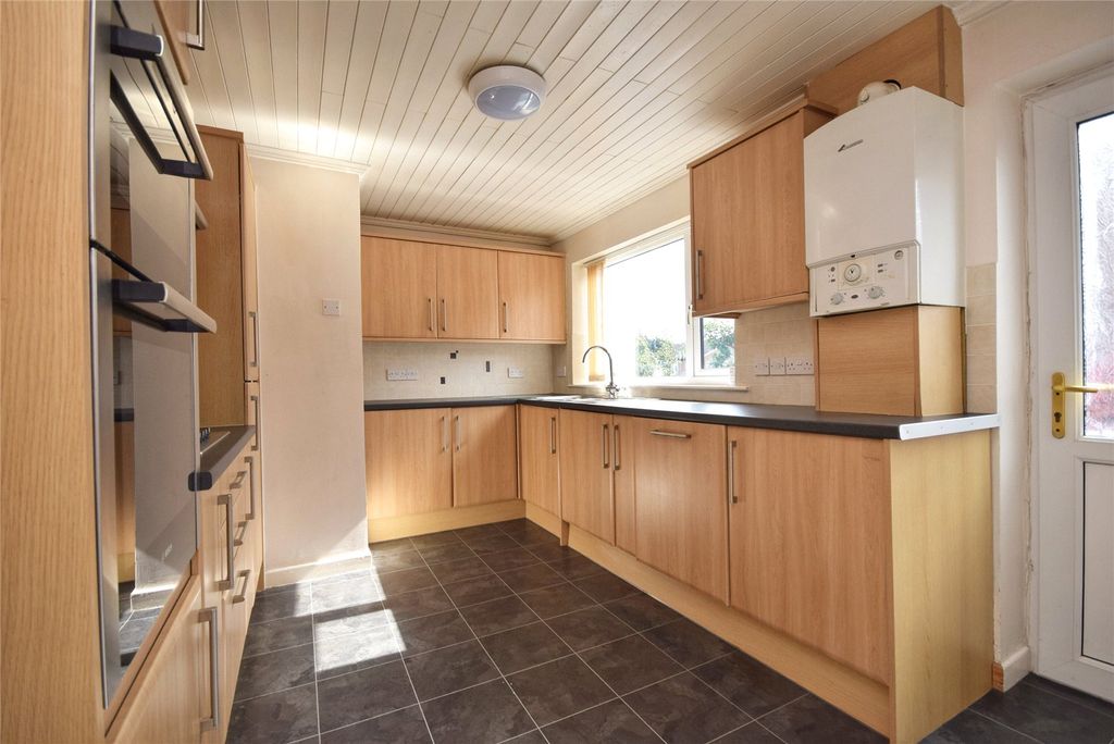 Property photo 2 of 16 Kitchen