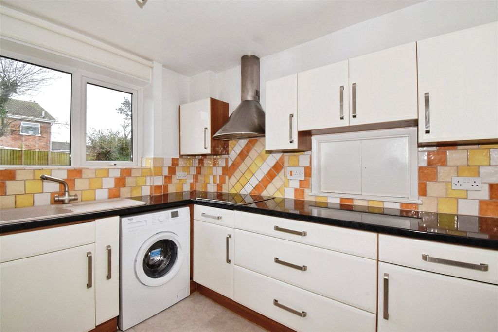 Property photo 3 of 21 Kitchen