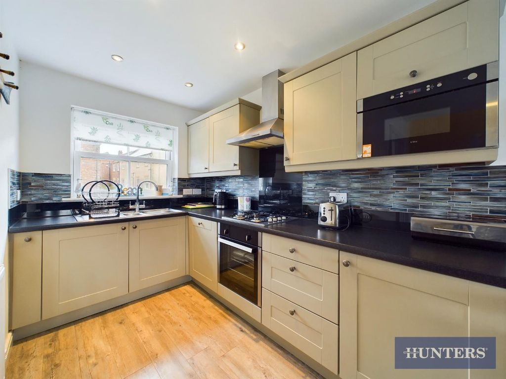 Property photo 3 of 17 Kitchen