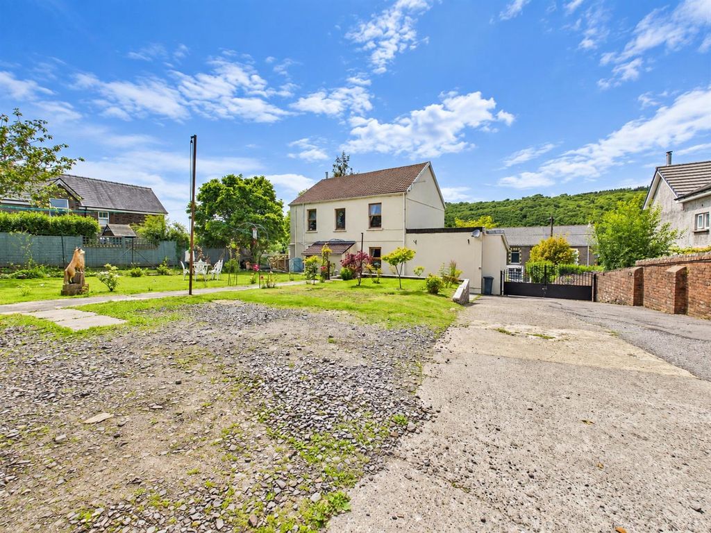 Property photo 2 of 21 F158Ae02-610F-45Ec-B5E6-53Ec6F4997Fa.Png