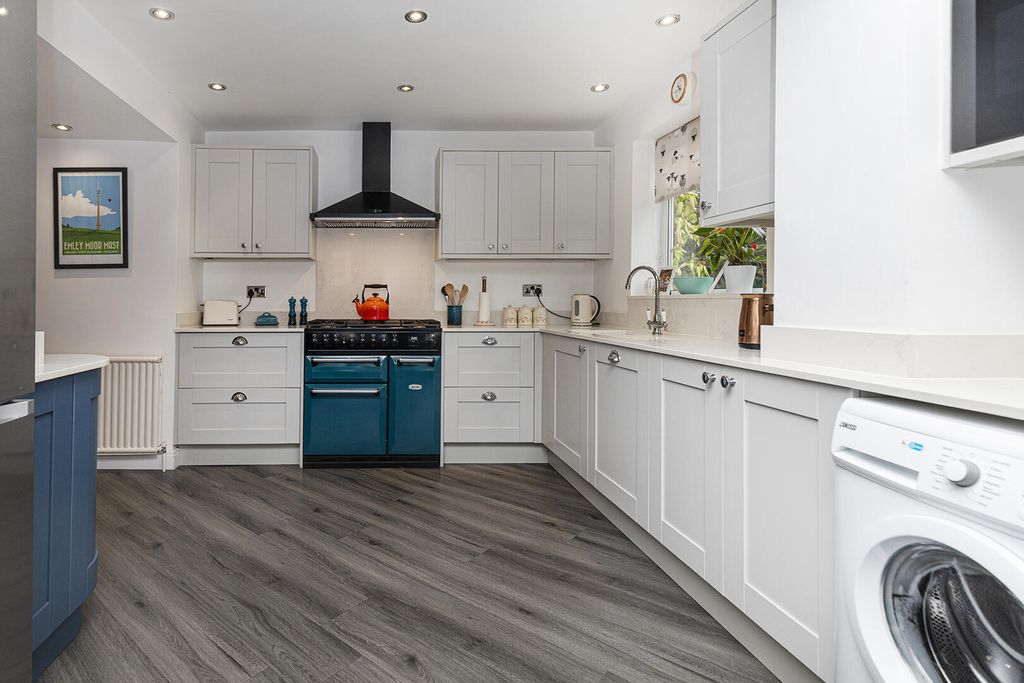 Property photo 2 of 23 Kitchen