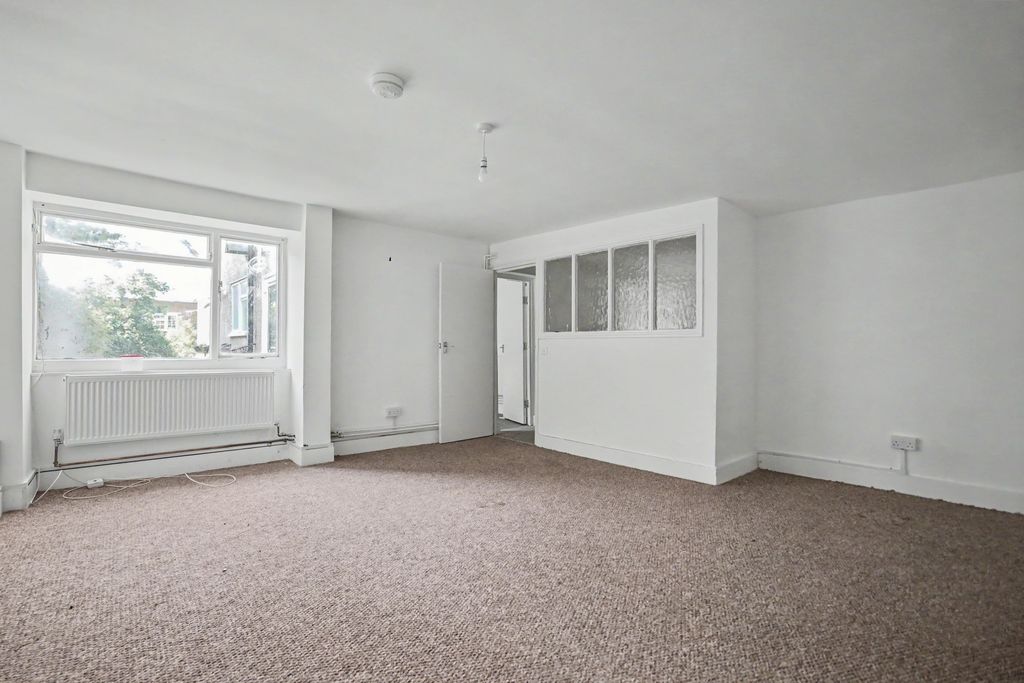 Property photo 3 of 15 Flat A, 83 Shrewsbury Lane, Plumstead, London, Se18 3Jw