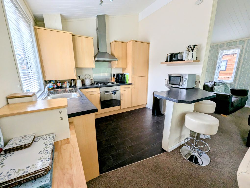 Property photo 3 of 18 Kitchen