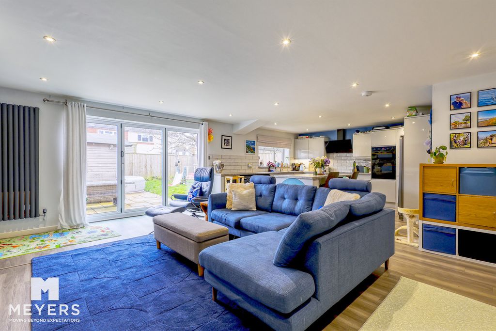 Property photo 2 of 20