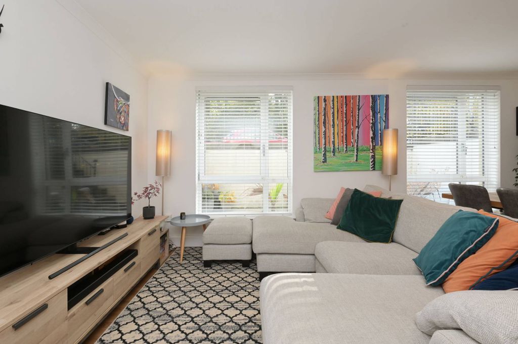 Property photo 3 of 27