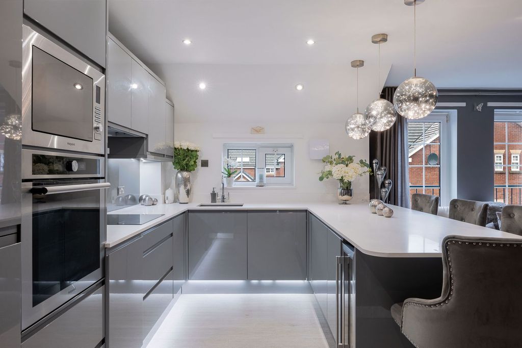 Property photo 3 of 21