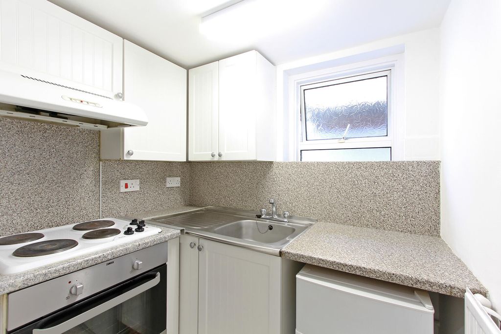 Property photo 2 of 7 Kitchen