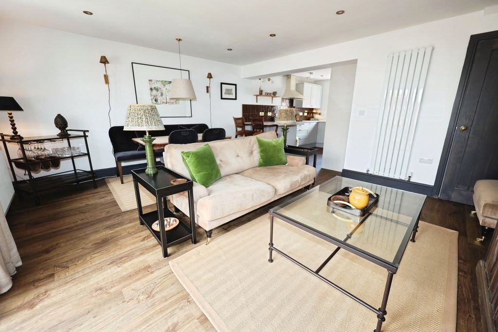 Property photo 3 of 21 5244632