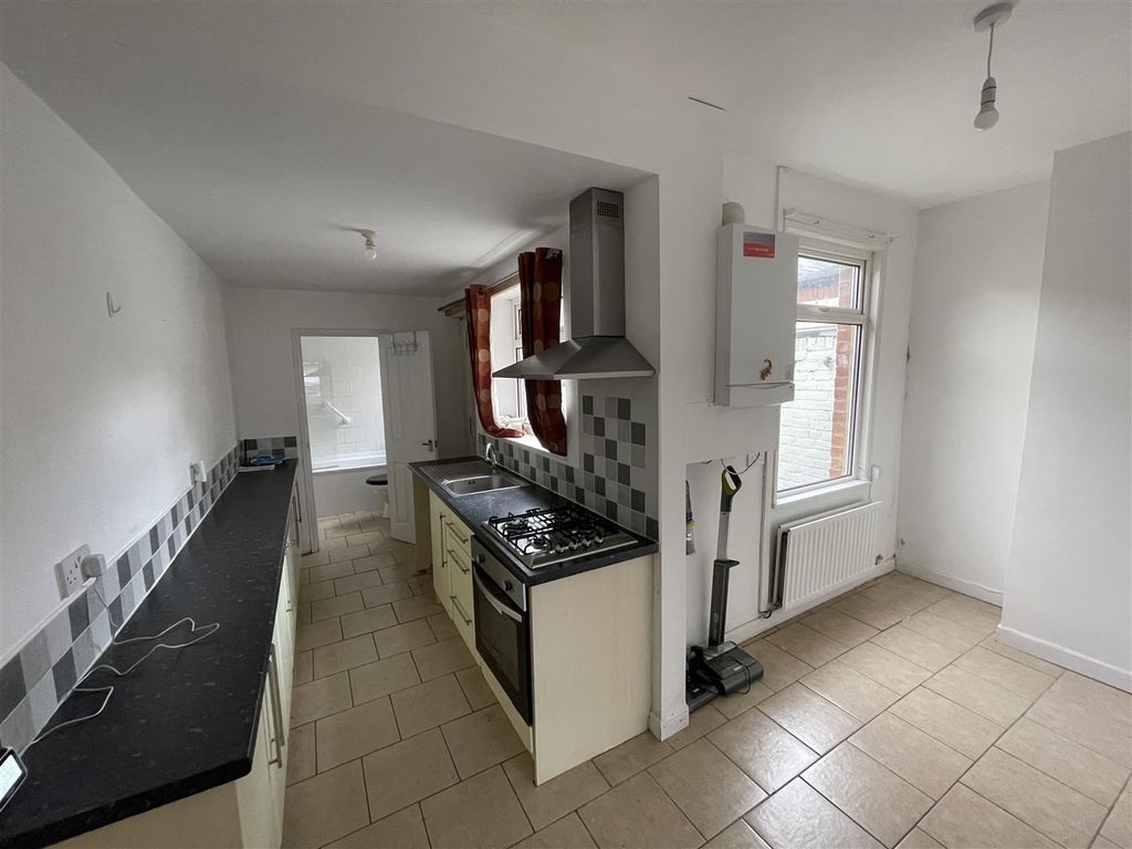 Property photo 2 of 10 5. Kitchendiner.Jpg