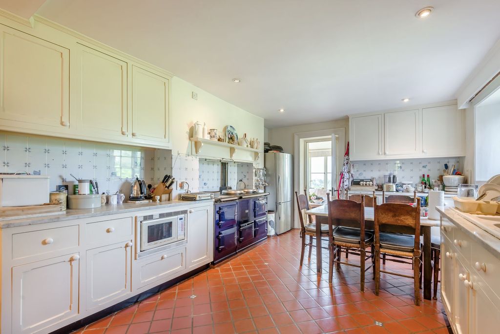 Property photo 3 of 37