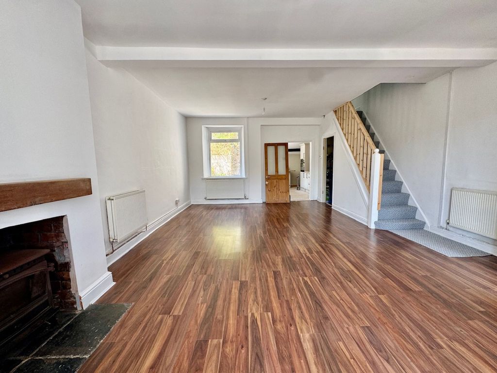 Property photo 2 of 33