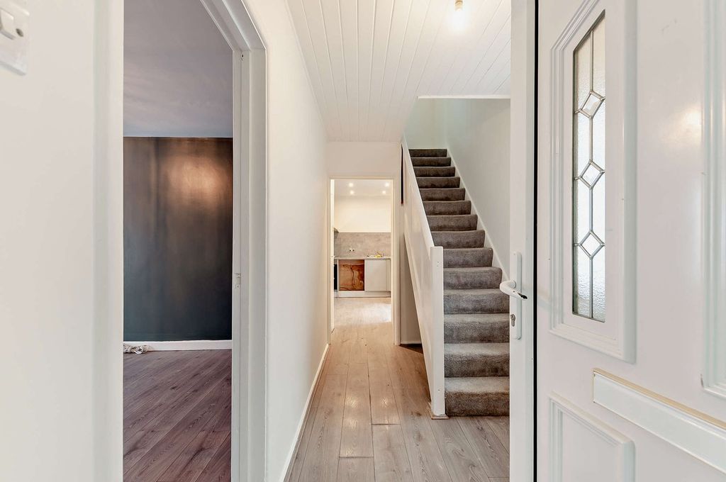 Property photo 2 of 25