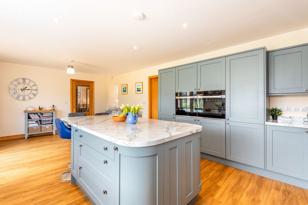 Property photo 2 of 28 Dining Kitchen