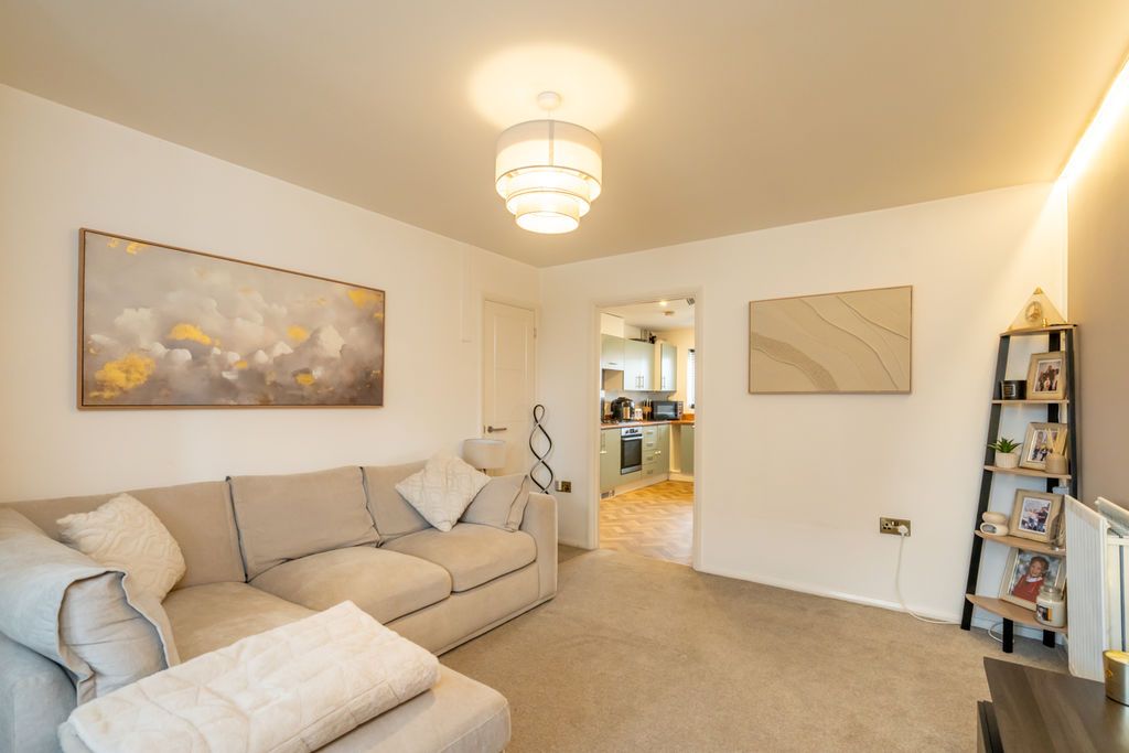 Property photo 3 of 17 Photo 8