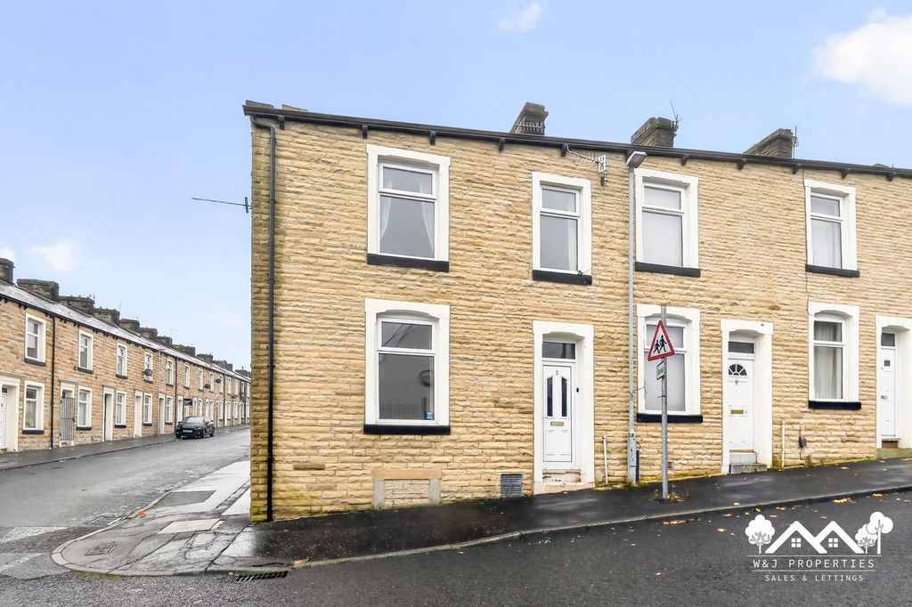 Property photo 1 of 32