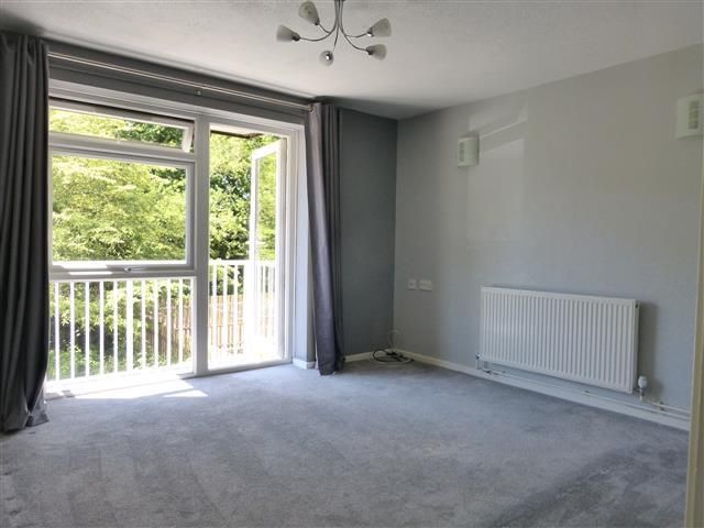 Property photo 1 of 11 Living Room